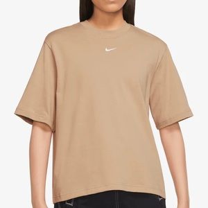 NIKE Sportswear Essentials Womens Boxy Tee